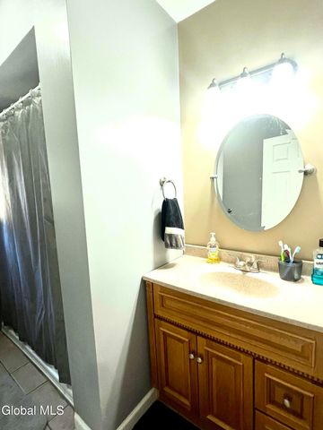 20 Peter Lane, Amsterdam, NY 12010