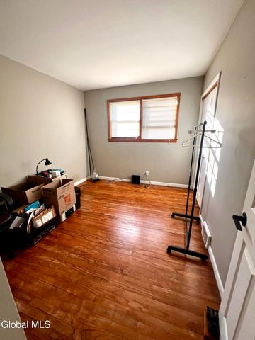 20 Peter Lane, Amsterdam, NY 12010