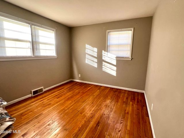 20 Peter Lane, Amsterdam, NY 12010