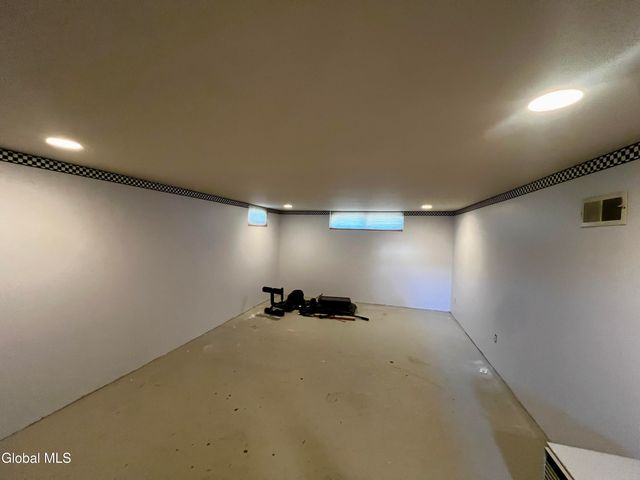 20 Peter Lane, Amsterdam, NY 12010