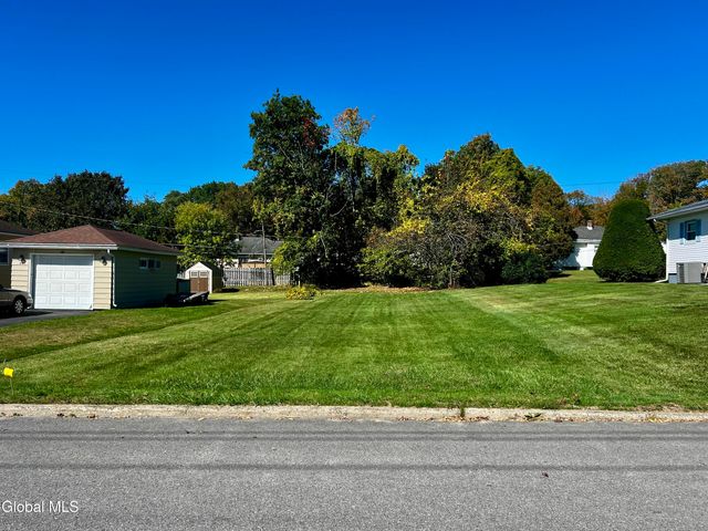 20 Peter Lane, Amsterdam, NY 12010