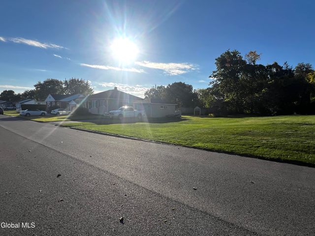 20 Peter Lane, Amsterdam, NY 12010