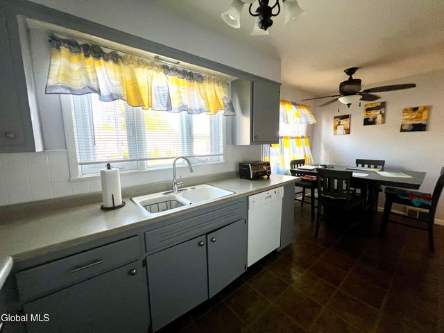 20 Peter Lane, Amsterdam, NY 12010