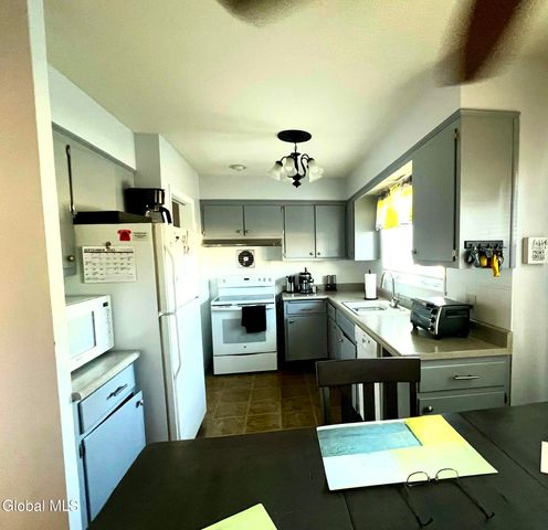 20 Peter Lane, Amsterdam, NY 12010