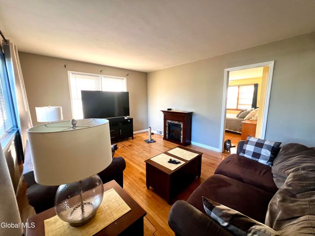 20 Peter Lane, Amsterdam, NY 12010