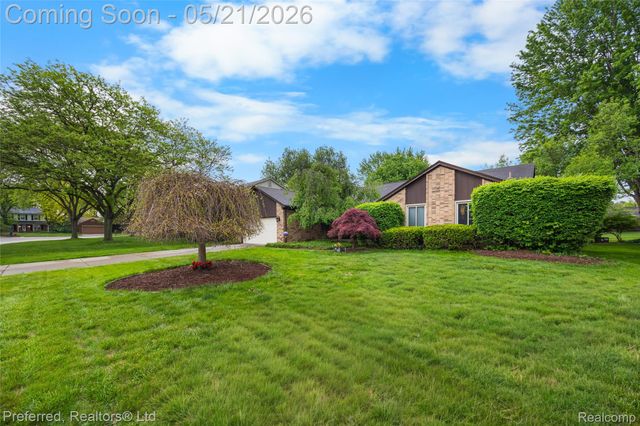 21225 Parklane Street, Farmington Hills, MI 48335