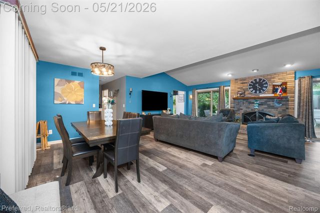21225 Parklane Street, Farmington Hills, MI 48335