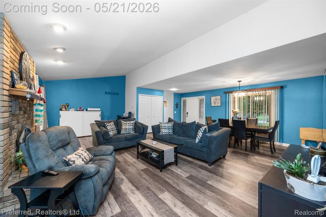 21225 Parklane Street, Farmington Hills, MI 48335