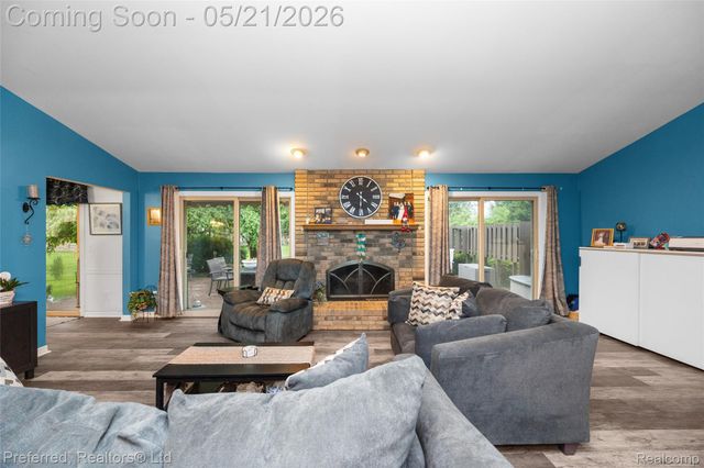 21225 Parklane Street, Farmington Hills, MI 48335