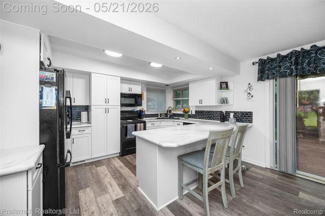 21225 Parklane Street, Farmington Hills, MI 48335