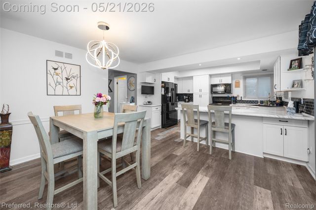21225 Parklane Street, Farmington Hills, MI 48335