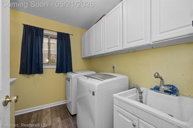 21225 Parklane Street, Farmington Hills, MI 48335