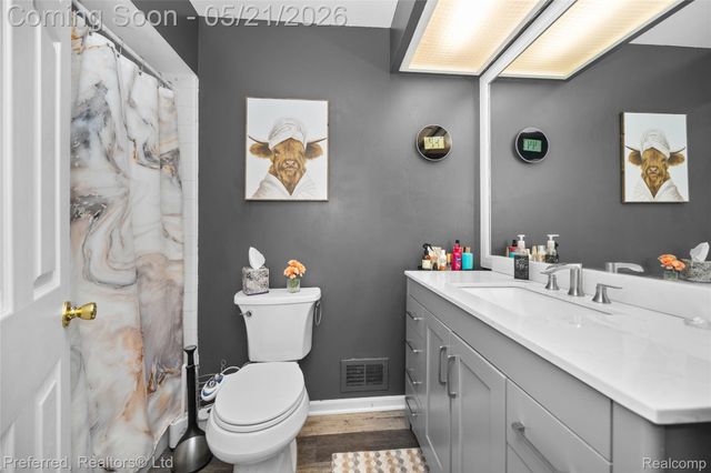 21225 Parklane Street, Farmington Hills, MI 48335