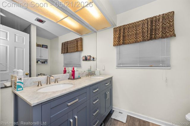 21225 Parklane Street, Farmington Hills, MI 48335