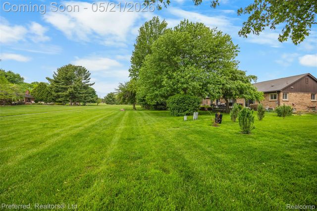 21225 Parklane Street, Farmington Hills, MI 48335