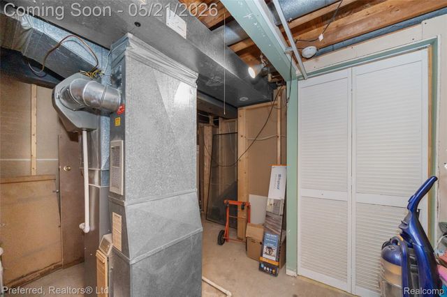 21225 Parklane Street, Farmington Hills, MI 48335