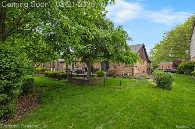 21225 Parklane Street, Farmington Hills, MI 48335