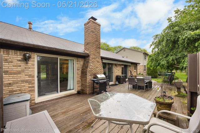 21225 Parklane Street, Farmington Hills, MI 48335