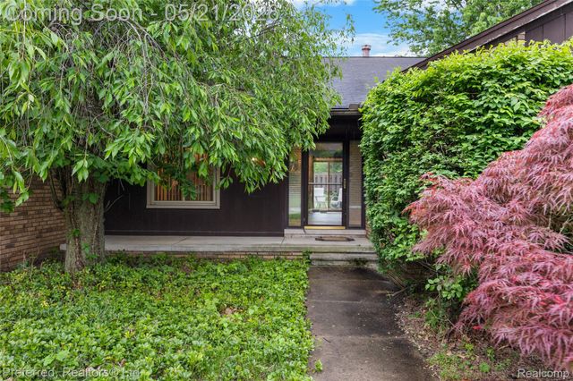 21225 Parklane Street, Farmington Hills, MI 48335