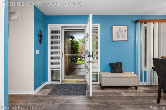 21225 Parklane Street, Farmington Hills, MI 48335