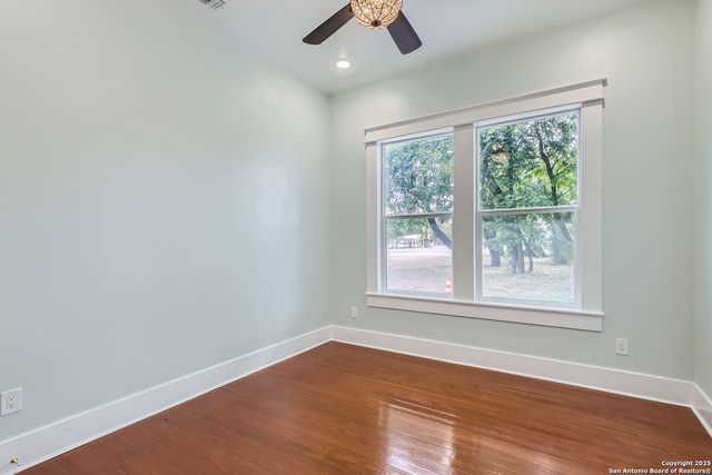 515 W Highland Blvd, San Antonio, TX 78210