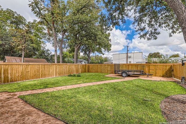 515 W Highland Blvd, San Antonio, TX 78210