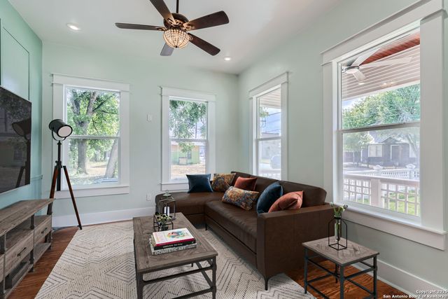 515 W Highland Blvd, San Antonio, TX 78210