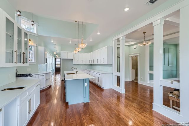 515 W Highland Blvd, San Antonio, TX 78210