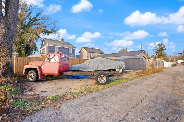 2126 Ekin Avenue, New Albany, IN 47150