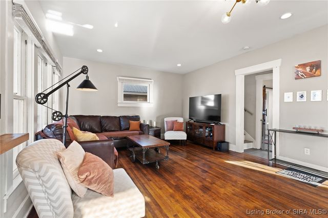 2126 Ekin Avenue, New Albany, IN 47150