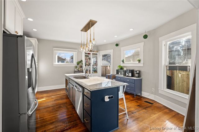 2126 Ekin Avenue, New Albany, IN 47150