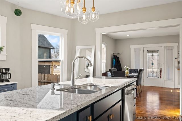 2126 Ekin Avenue, New Albany, IN 47150