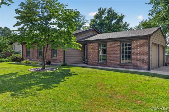 1327 Brandywine Lane, St Peters, MO 63376