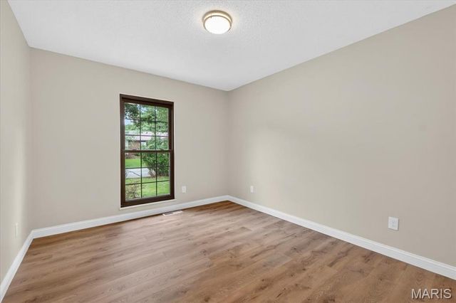 1327 Brandywine Lane, St Peters, MO 63376