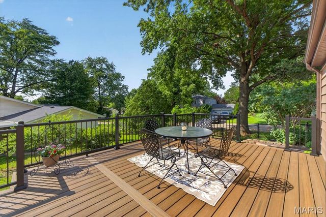 1327 Brandywine Lane, St Peters, MO 63376