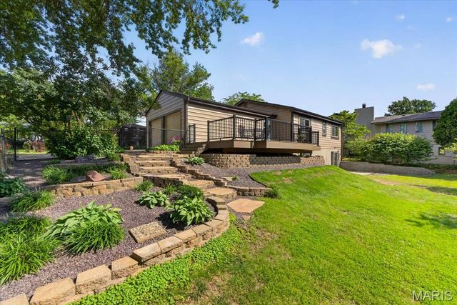 1327 Brandywine Lane, St Peters, MO 63376