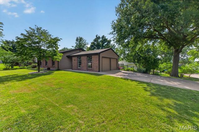 1327 Brandywine Lane, St Peters, MO 63376