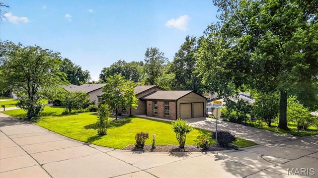1327 Brandywine Lane, St Peters, MO 63376