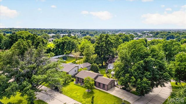1327 Brandywine Lane, St Peters, MO 63376