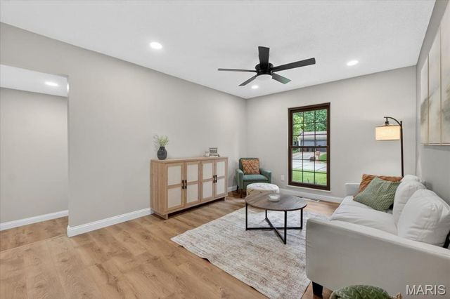 1327 Brandywine Lane, St Peters, MO 63376