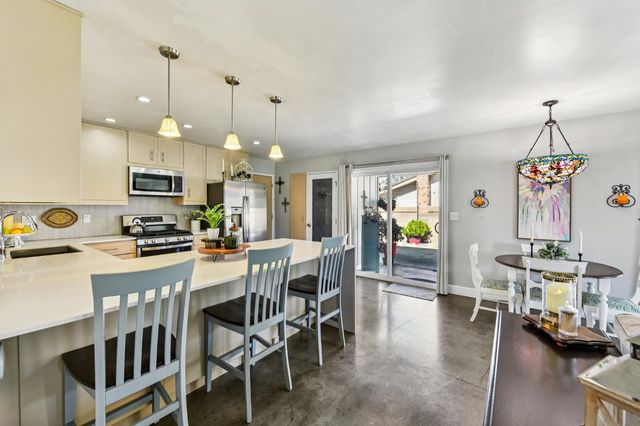 1507 Crestmont Ave, Roseville, CA 95661