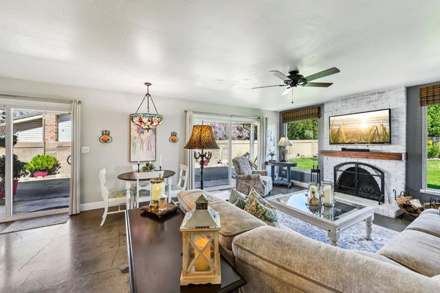 1507 Crestmont Ave, Roseville, CA 95661