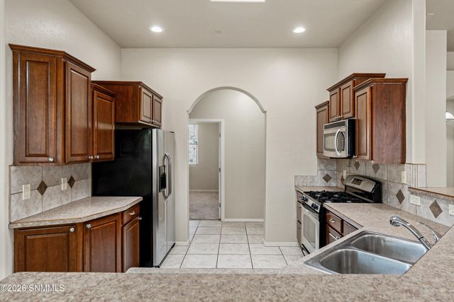 925 Prairie Lily Drive, Las Cruces, NM 88007