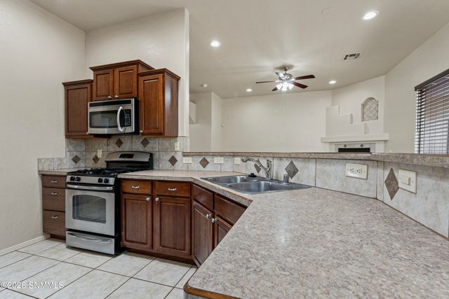 925 Prairie Lily Drive, Las Cruces, NM 88007
