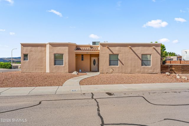 925 Prairie Lily Drive, Las Cruces, NM 88007