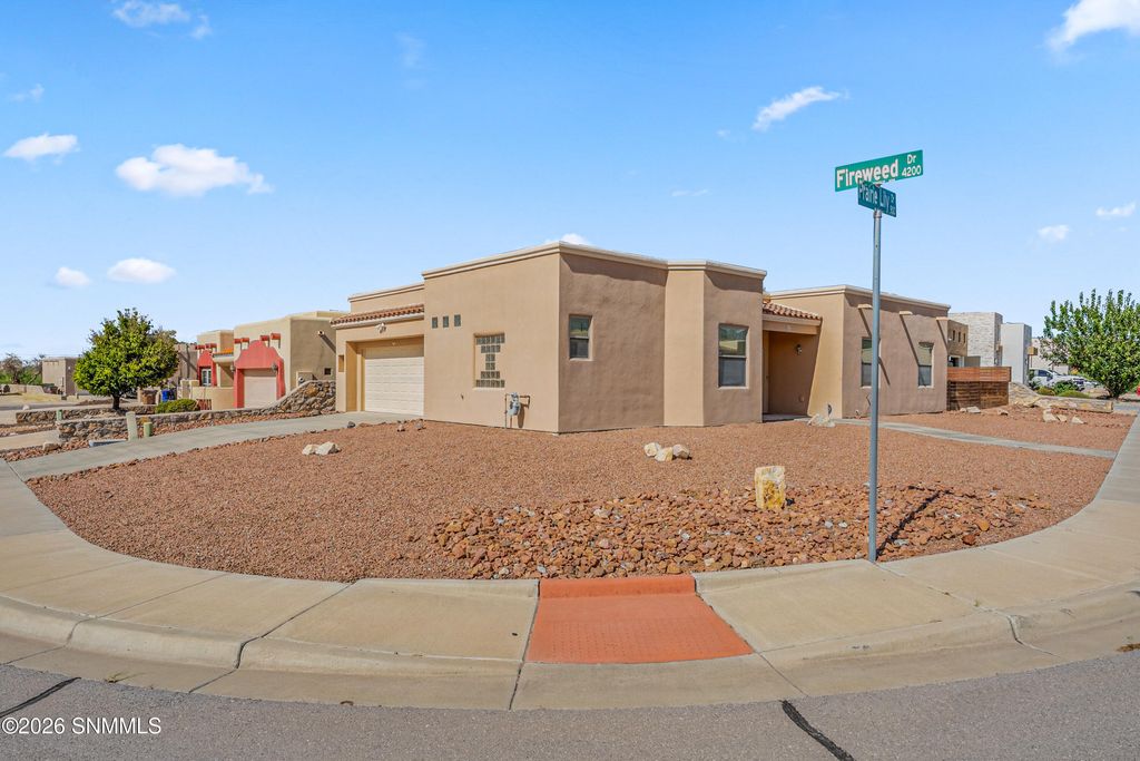 925 Prairie Lily Drive, Las Cruces, NM 88007