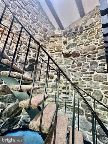 1900 COMPTON DR, Harrisburg, PA 17112