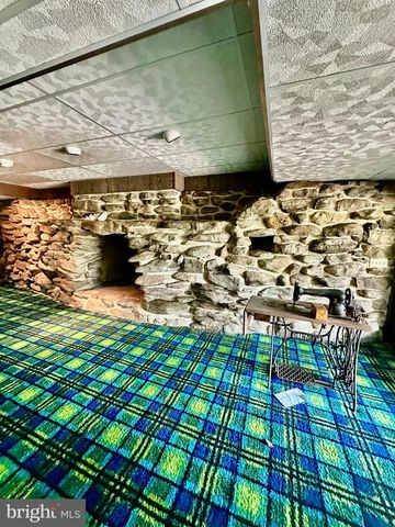 1900 COMPTON DR, Harrisburg, PA 17112