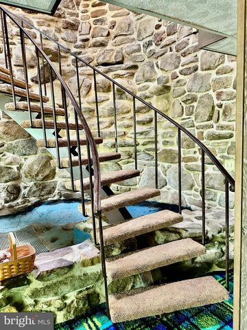 1900 COMPTON DR, Harrisburg, PA 17112