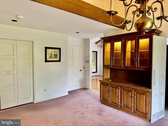 1900 COMPTON DR, Harrisburg, PA 17112